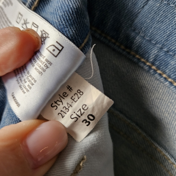*2 For $30* YOGAJEANS Emily high waisted slim jeans. Size 30 - Picture 3 of 5